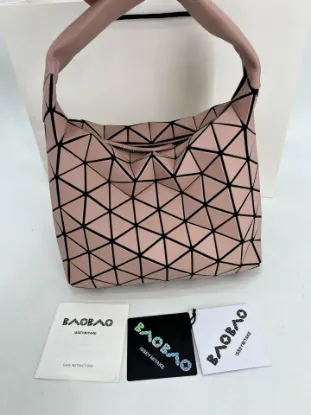 Picture of Miyake Life Size: 25x33x7cm 23x27x7cm