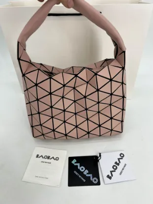 Picture of Miyake Life Size: 25x33x7cm 23x27x7cm