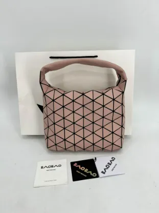 Picture of Miyake Life Size: 25x33x7cm 23x27x7cm
