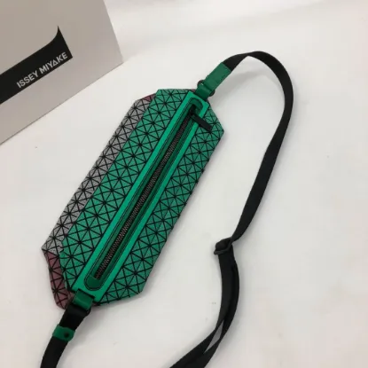 Picture of Miyake Life Size: 26/15/11cm Gray with Green