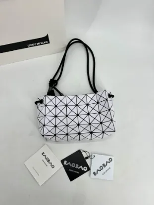 Picture of Miyake Life Size: 300*155*155mm Size: 400*195*195mm