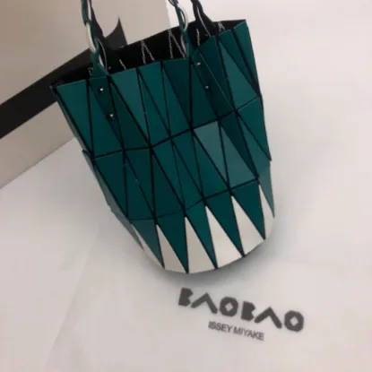 Picture of Miyake Life Size: 300*155*155mm Size: 400*195*195mm