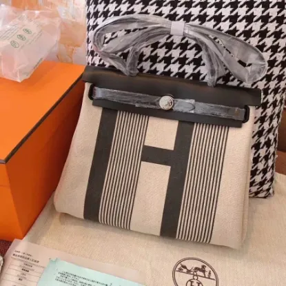 Picture of Herbag Size: 31cm Inside Stitching H Black