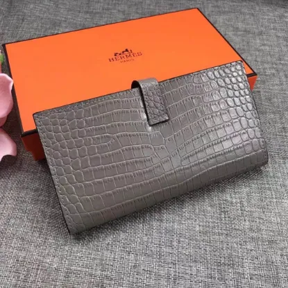 Picture of Hermes crocodile print Size:9X17.5 CM Model:5123