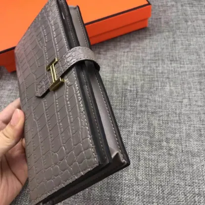 Picture of Hermes crocodile print Size:9X17.5 CM Model:5123