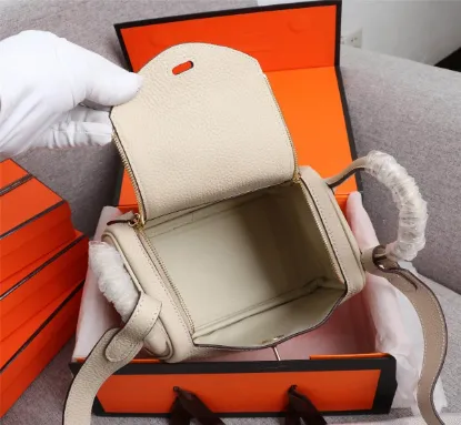 Picture of Hermes Lindy Bag