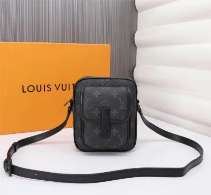 Picture of Louis Vuitton Model: 69404 Size: 15x17x8cm