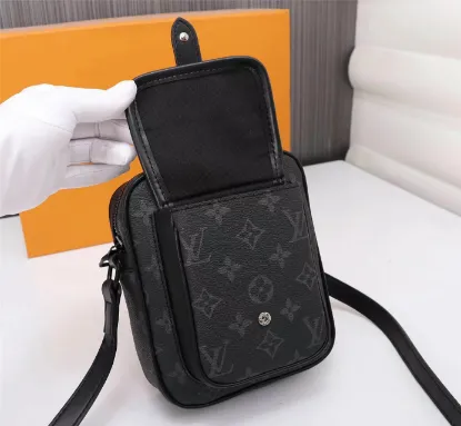 Picture of Louis Vuitton Model: 69404 Size: 15x17x8cm