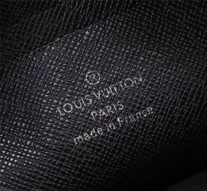 Picture of Louis Vuitton Model: 69404 Size: 15x17x8cm