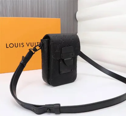 Picture of Louis Vuitton Model: 69405 Size: 15x17x8 cm