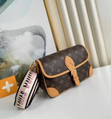 Picture of Louis Vuitton Retro Underarm Crossbody Bag