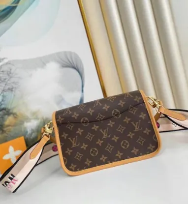 Picture of Louis Vuitton Retro Underarm Crossbody Bag
