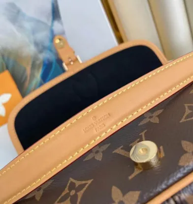 Picture of Louis Vuitton Retro Underarm Crossbody Bag