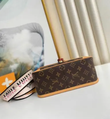 Picture of Louis Vuitton Retro Underarm Crossbody Bag