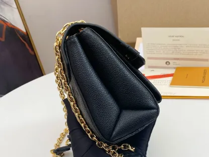 Picture of Louis Vuitton Size 21x15x8 CM