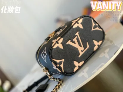 Picture of Louis Vuitton Size: 19*13*11cm