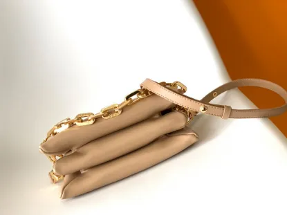 Picture of Louis Vuitton Size: 20 x 16 x 12 cm