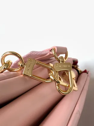 Picture of Louis Vuitton Size: 20 x 16 x 12 cm