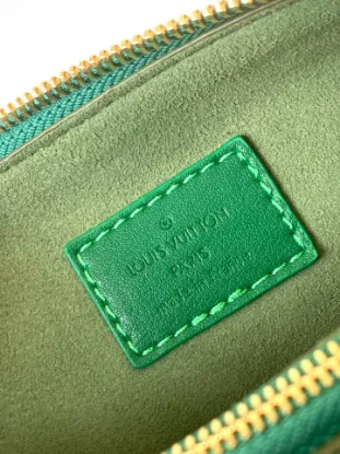Picture of Louis Vuitton Size: 20 x 16 x 12 cm