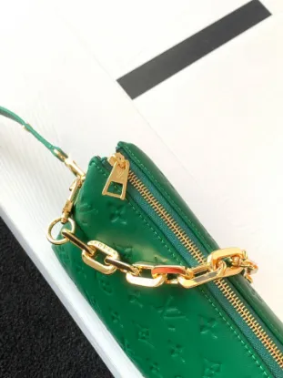 Picture of Louis Vuitton Size: 20 x 16 x 12 cm