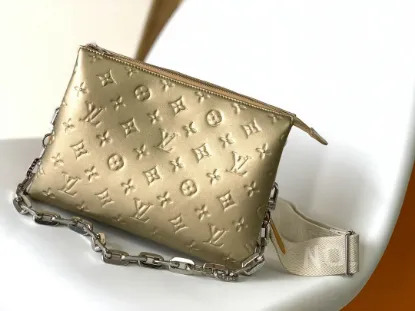Picture of Louis Vuitton Size: 20 x 16 x 12 cm