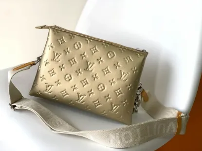 Picture of Louis Vuitton Size: 20 x 16 x 12 cm