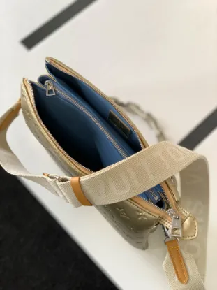 Picture of Louis Vuitton Size: 20 x 16 x 12 cm