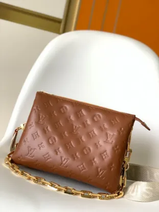 Picture of Louis Vuitton Size: 20 x 16 x 12 cm