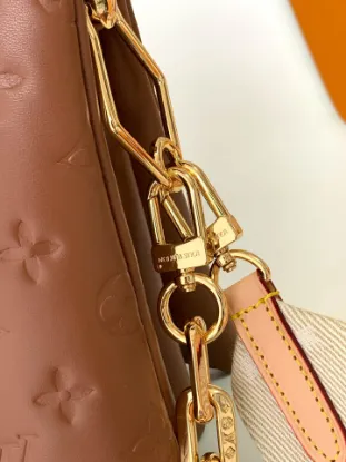 Picture of Louis Vuitton Size: 20 x 16 x 12 cm