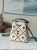 Picture of Louis Vuitton Size: 20 x 20 x 13 cm