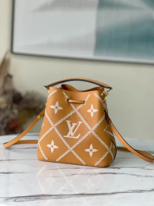 Picture of Louis Vuitton Size: 20 x 20 x 13 cm