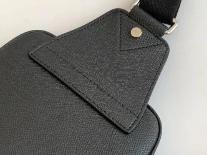 Picture of Louis Vuitton Size: 20.0 x 31.0 x 10.0 cm