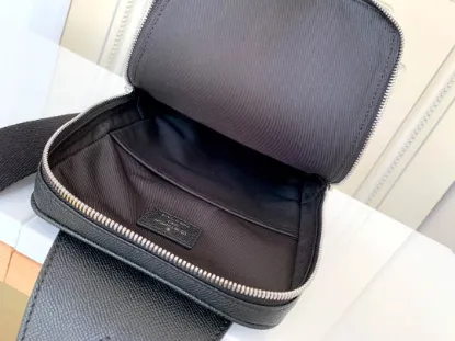 Picture of Louis Vuitton Size: 20.0 x 31.0 x 10.0 cm