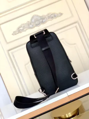 Picture of Louis Vuitton Size: 20.0 x 31.0 x 10.0 cm