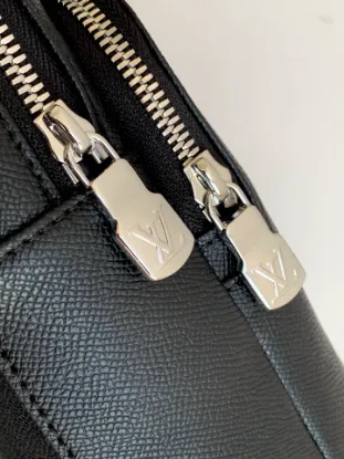 Picture of Louis Vuitton Size: 20.0 x 31.0 x 10.0 cm