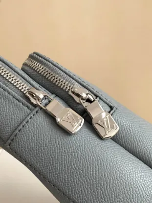 Picture of Louis Vuitton Size: 20.0 x 31.0 x 10.0 cm