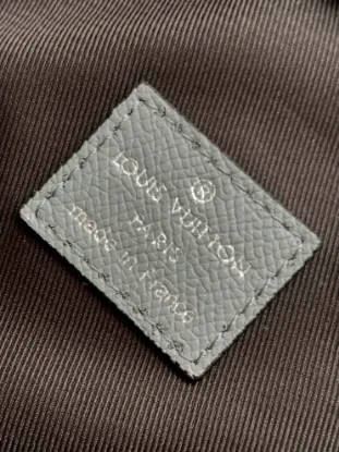 Picture of Louis Vuitton Size: 20.0 x 31.0 x 10.0 cm