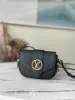 Picture of Louis Vuitton Size: 21 x 15 x 6.5 cm