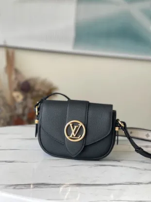Picture of Louis Vuitton Size: 21 x 15 x 6.5 cm