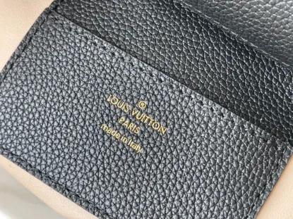 Picture of Louis Vuitton Size: 21 x 15 x 6.5 cm