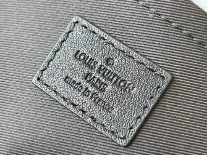 Picture of Louis Vuitton Size: 22 x 18 x 8 cm