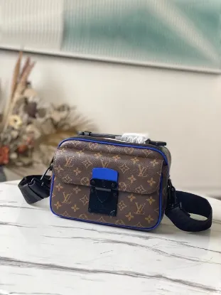 Picture of Louis Vuitton Size: 22 x 18 x 8 cm