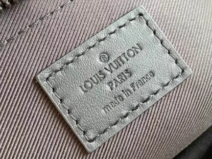 Picture of Louis Vuitton Size: 22 x 18 x 8 cm