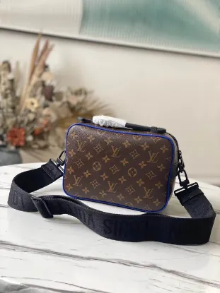 Picture of Louis Vuitton Size: 22 x 18 x 8 cm
