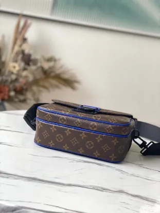 Picture of Louis Vuitton Size: 22 x 18 x 8 cm