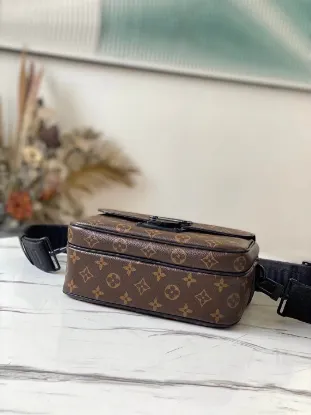 Picture of Louis Vuitton Size: 22 x 18 x 8 cm