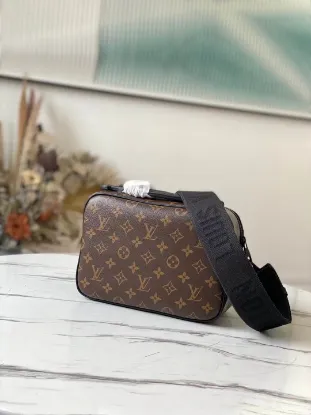 Picture of Louis Vuitton Size: 22 x 18 x 8 cm