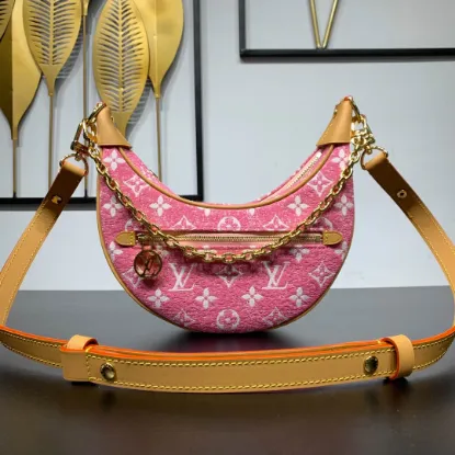 Picture of Louis Vuitton Size: 23 x 13 x 6 cm