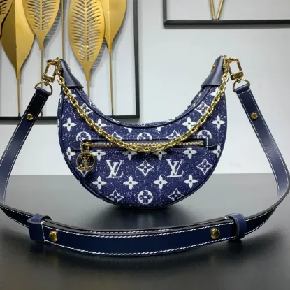 Picture of Louis Vuitton Size: 23 x 13 x 6 cm