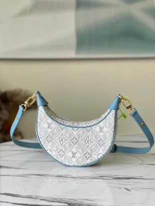 Picture of Louis Vuitton Size: 23 x 13 x 6 cm